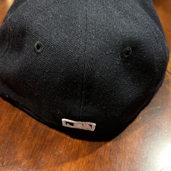 Boys Atlanta and Boston hats sizes 6 1/2 and 6 3/8 - Picture 5 of 8